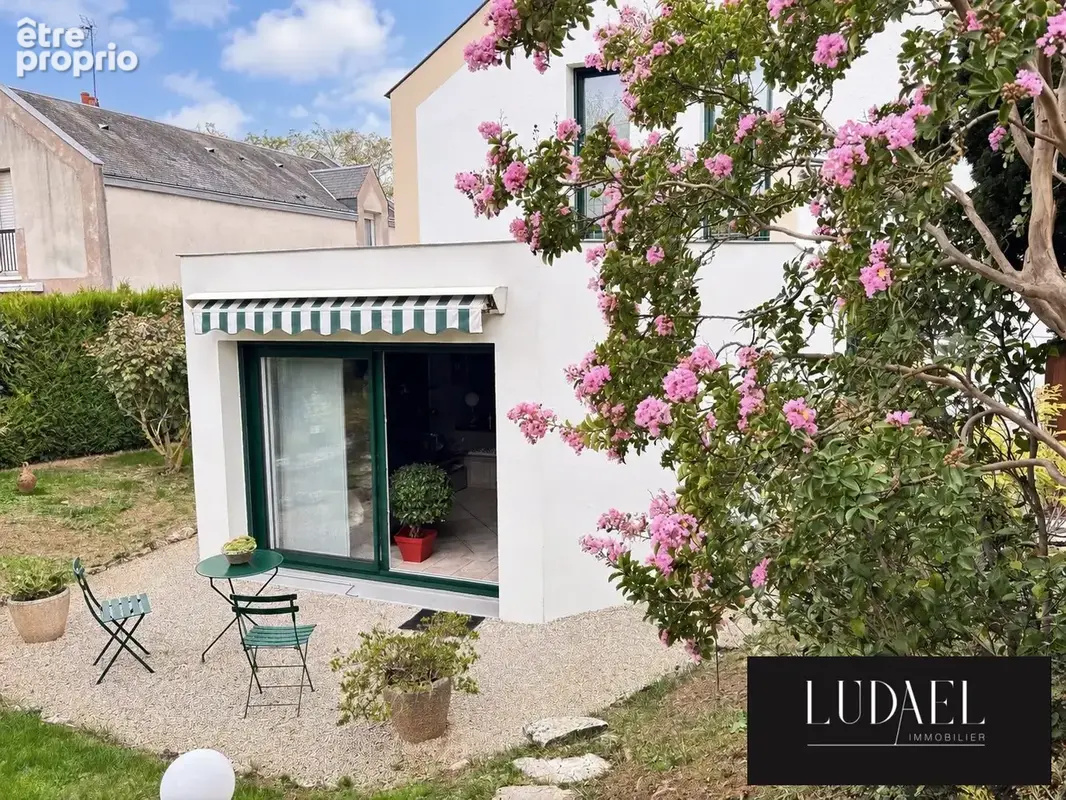 facade arriere de ma ùaison avec petite trerrasse 