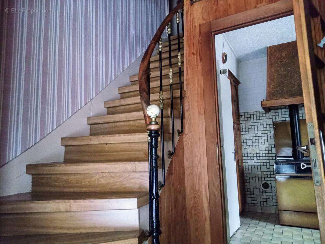  Maison familiale 125 m² sur terrain de 9 454 m² avec bois et cours - photo 5