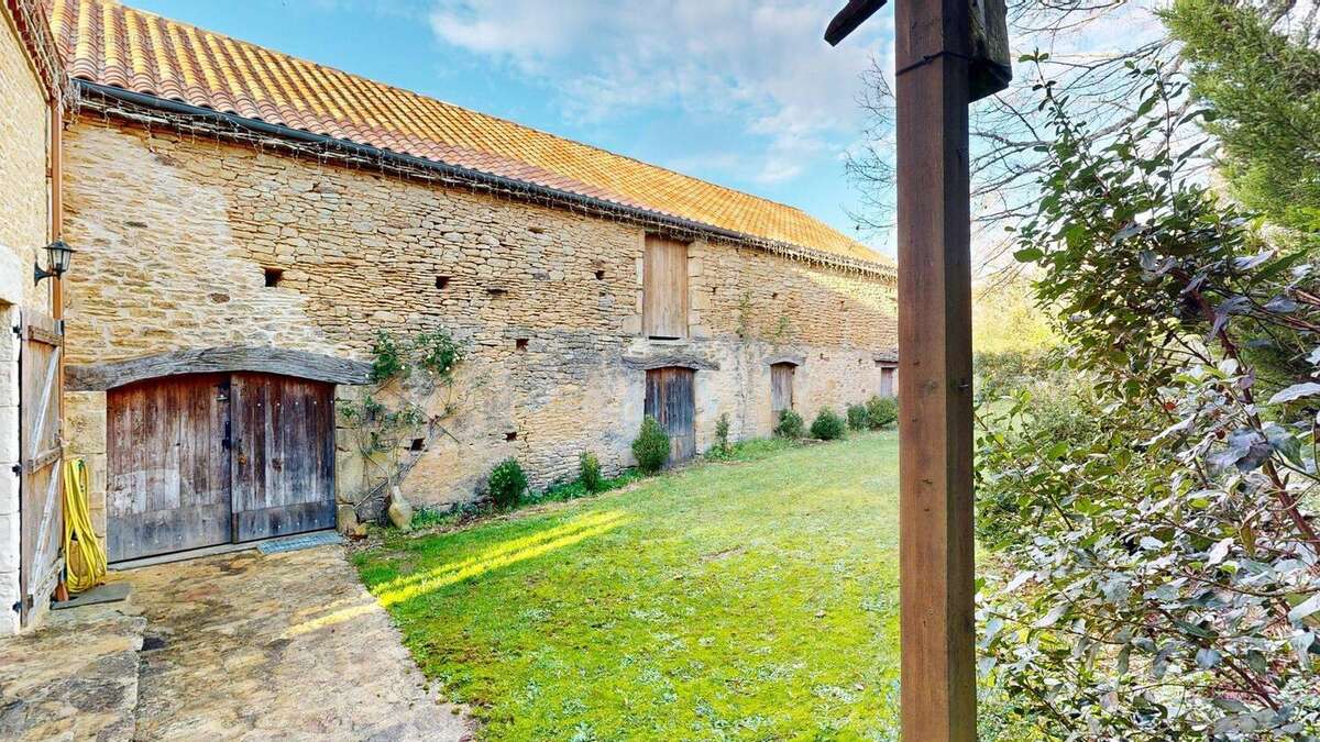 Maisontresbellevue3chambresunbureaupiscineetdepend - Maison à BESSE