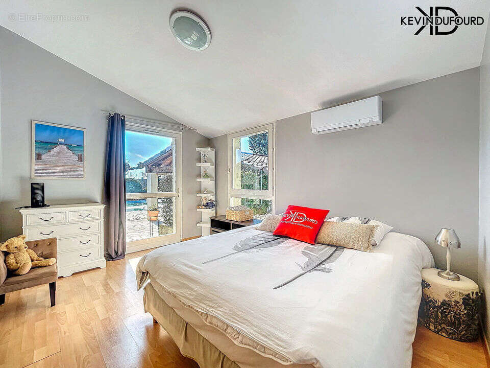 Maison à SAINT-ETIENNE-DE-FONTBELLON