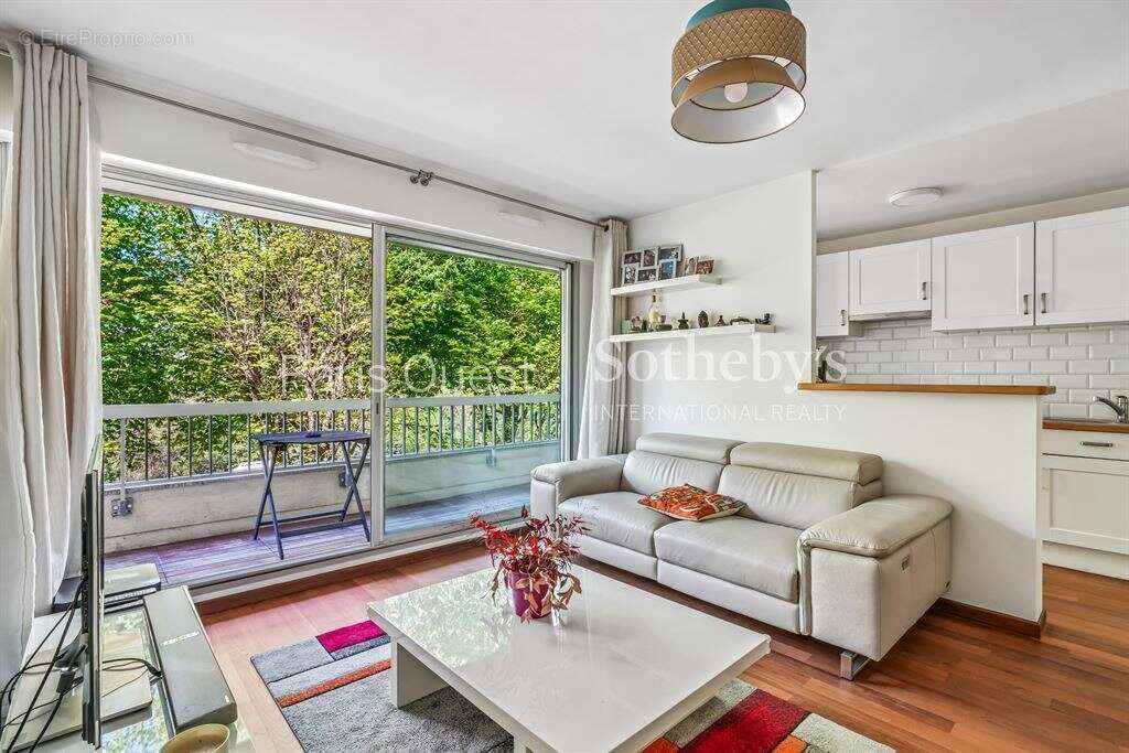 Appartement à NEUILLY-SUR-SEINE