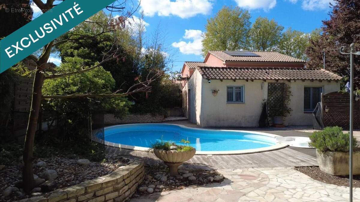 Photo 1 - Maison à VILLENEUVE-LA-COMPTAL