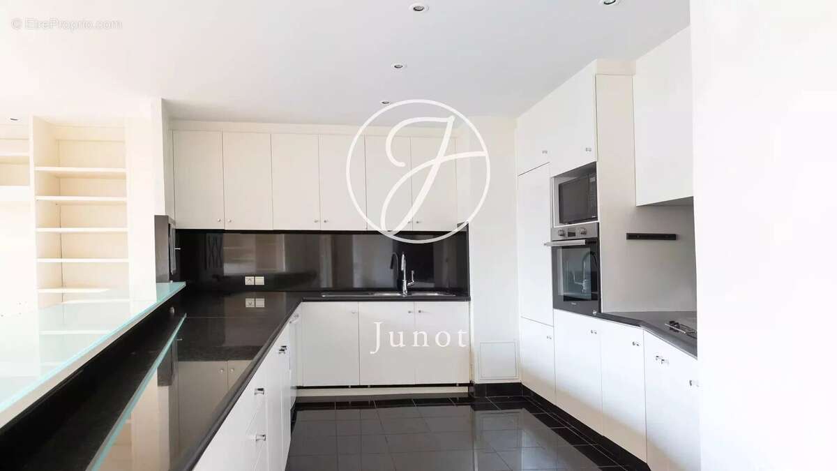 Appartement à PARIS-19E