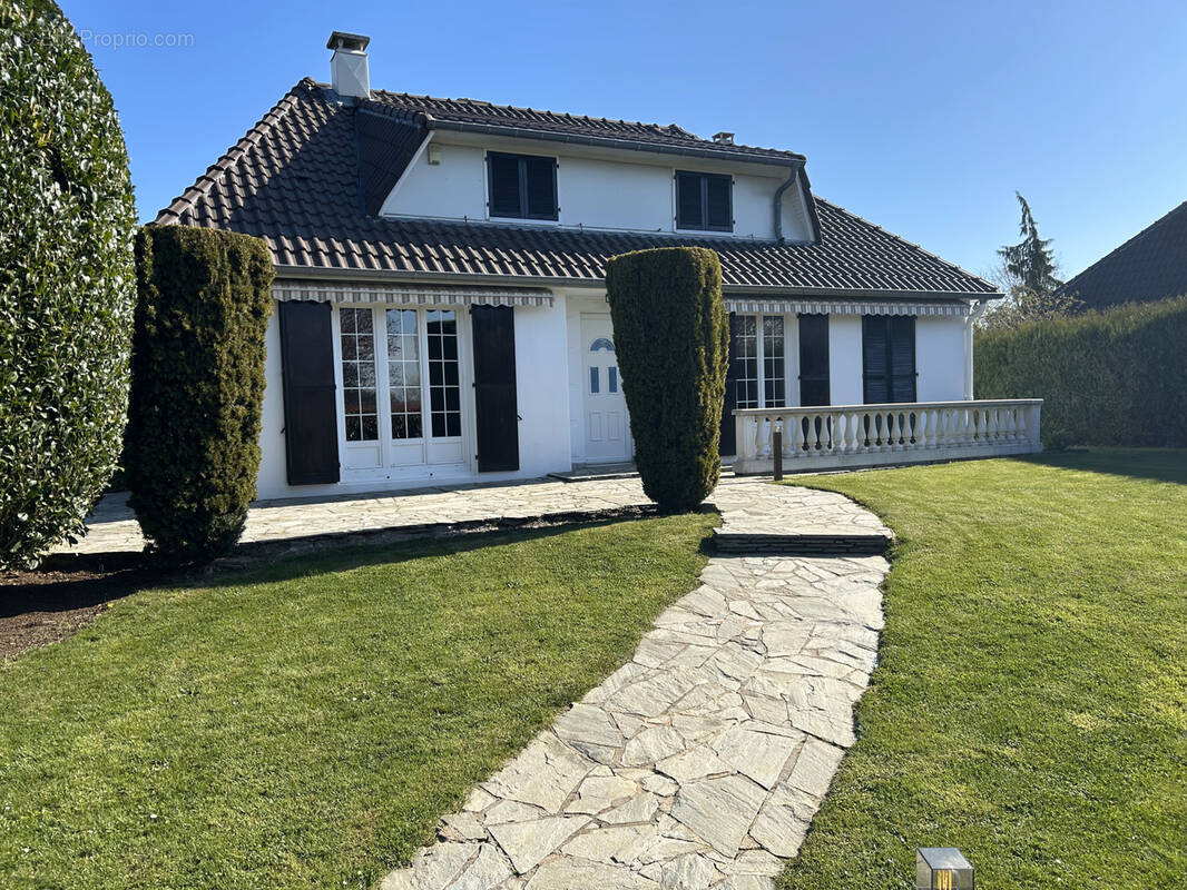 Maison à VELAINE-EN-HAYE