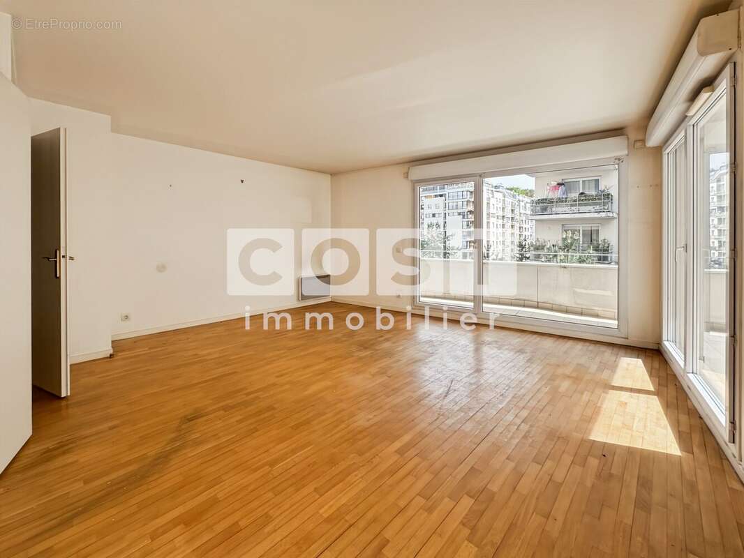 Appartement à COURBEVOIE