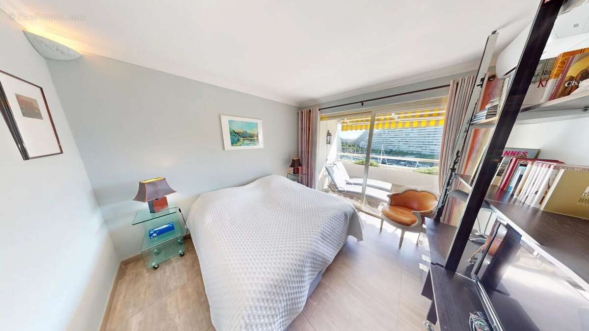 Appartement à VILLENEUVE-LOUBET