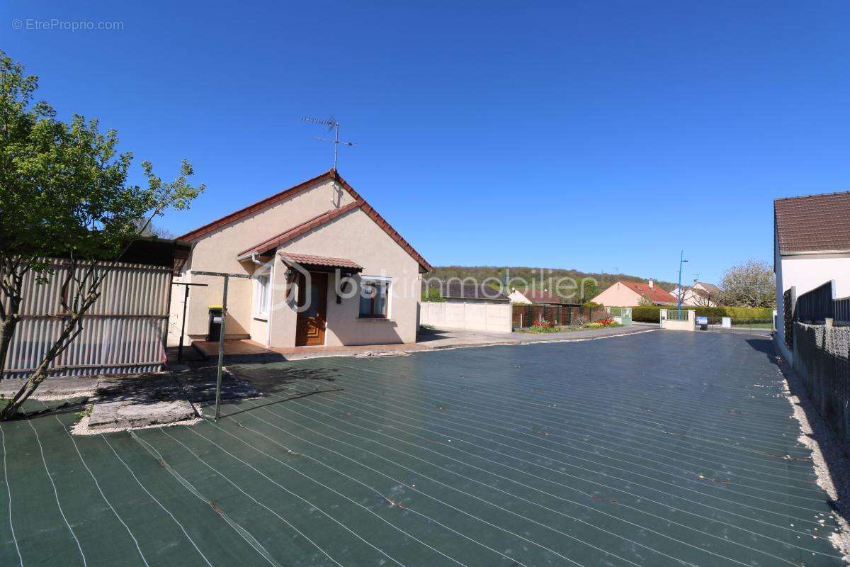 Maison de plain-pied très proche de la gare, 4 pièces, 2 chambres, atelier, dépendances, garage et jardin! - photo 14