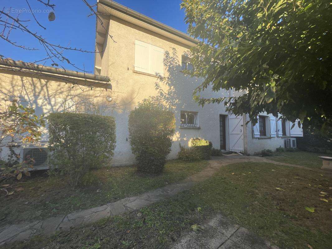 Maison 205 m² à Cugnaux  - photo 2