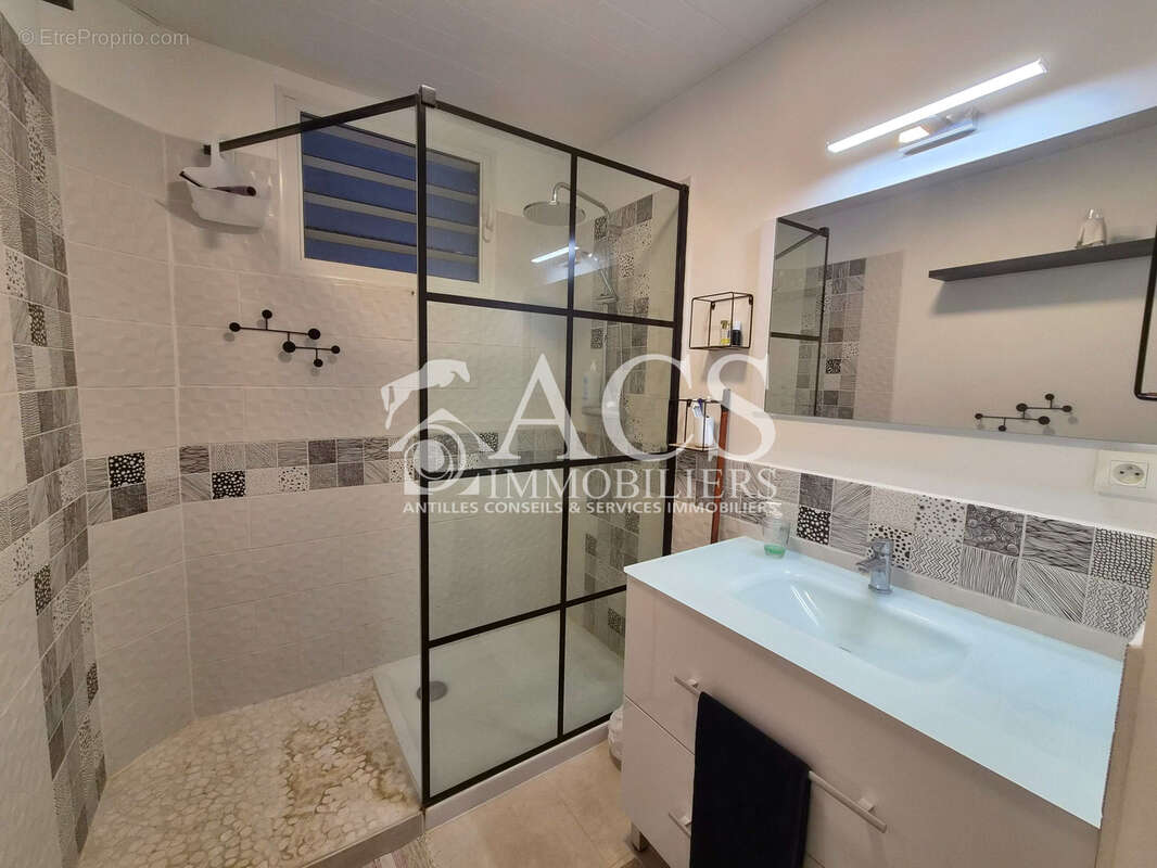 Maison F4 + F5 meublé et équipée en très bon état. - photo 10