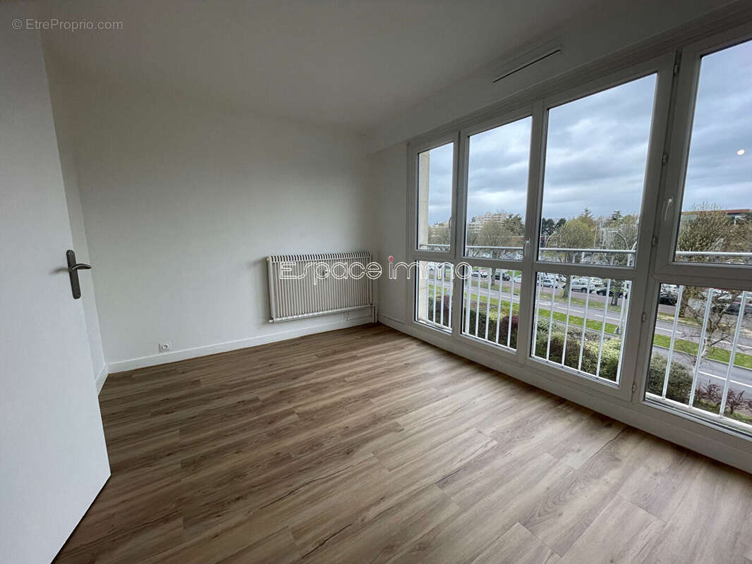 Appartement à MONT-SAINT-AIGNAN