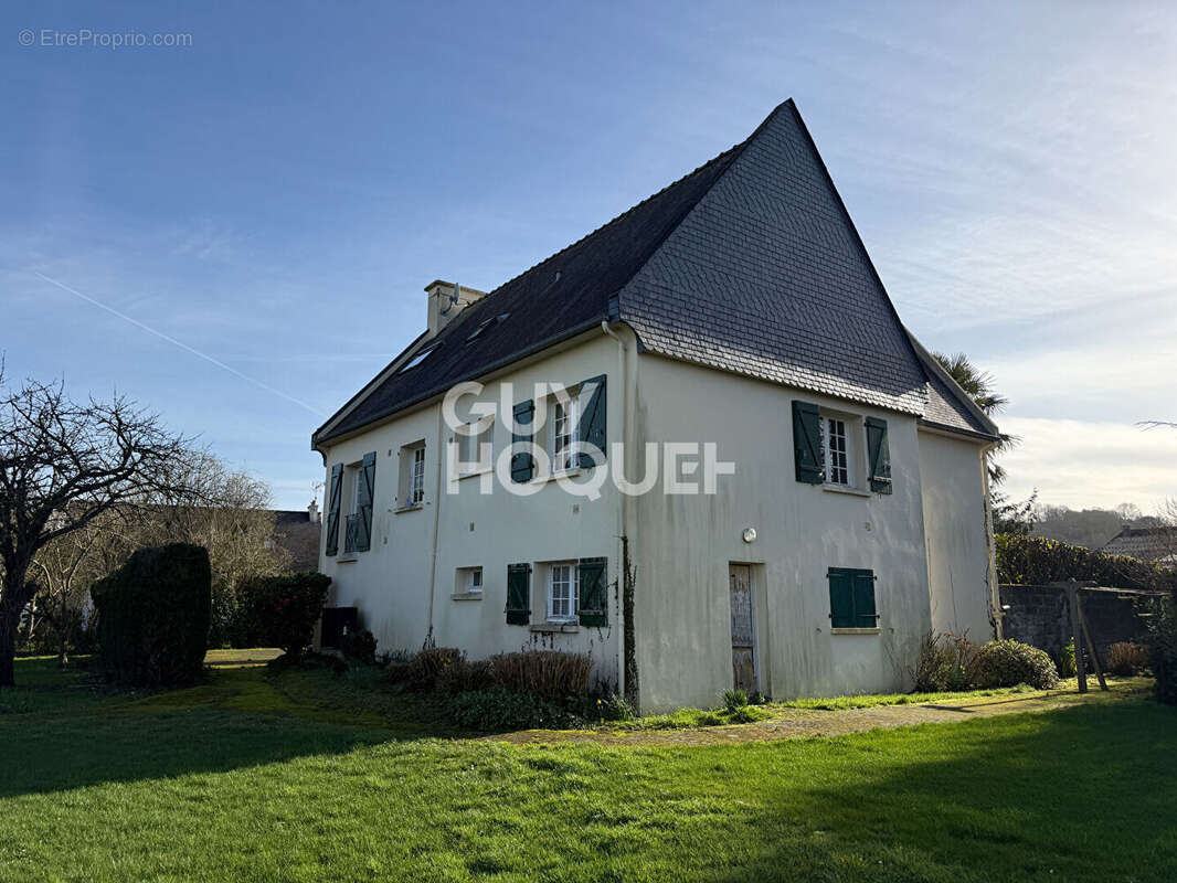Maison à SAINT-BROLADRE