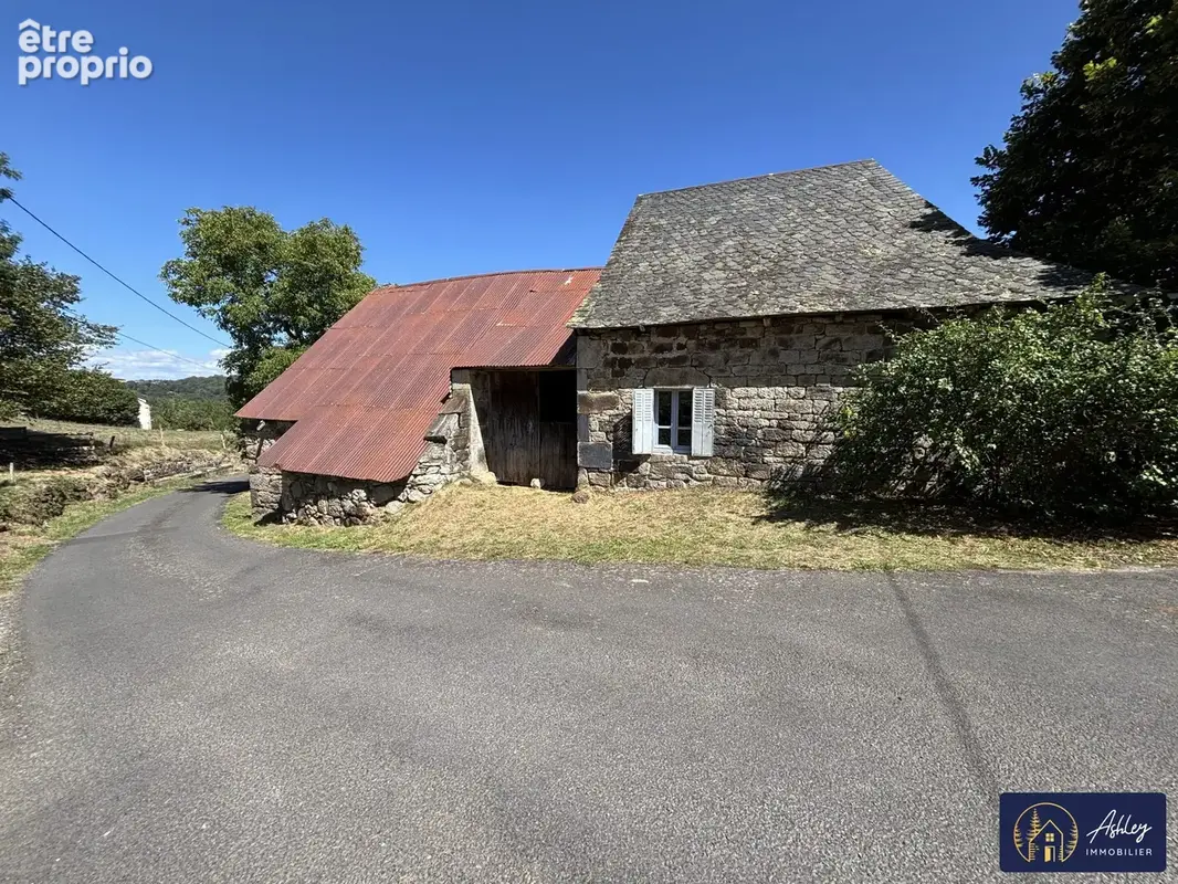 Maison 1 pièce - MENET (Cantal) 