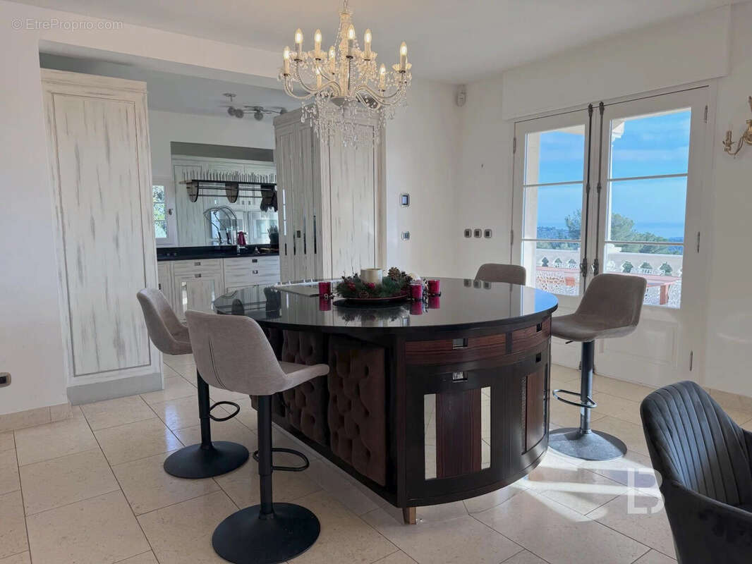 Maison à TOURRETTES-SUR-LOUP