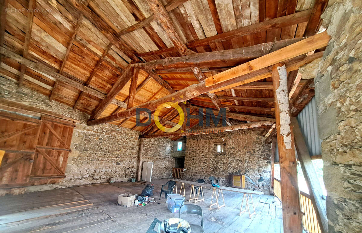 Proche de Lavoûte-Chilhac   Maison en pierre rénovée avec grange et terrain de plus de 9 000 m2 - photo 15