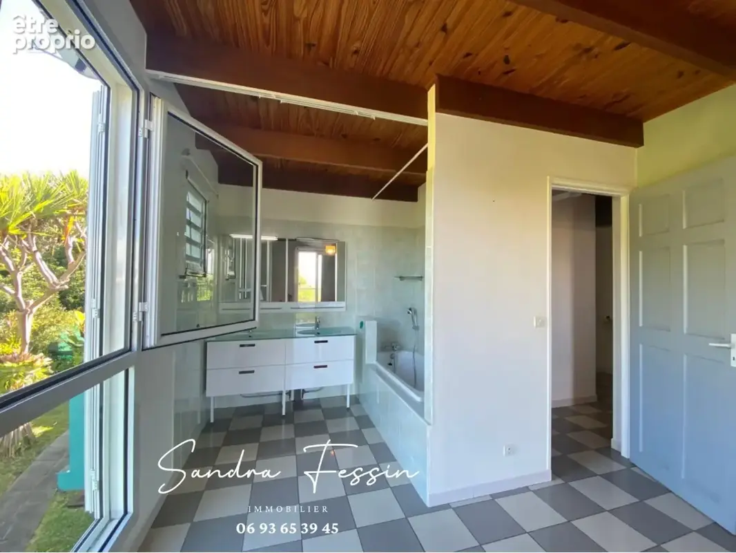 chambre parentale avec sa salle de bain