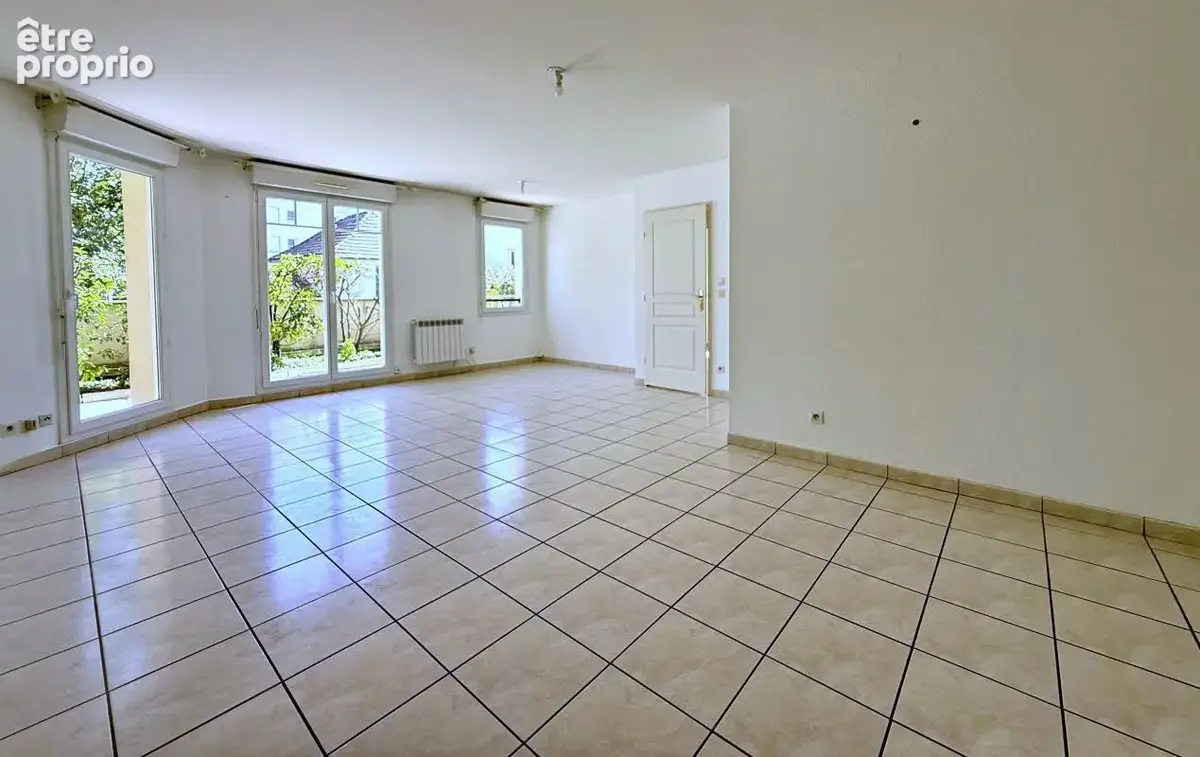 Appartement 2 chambres lumineux avec terrasse de 40 m² et double parking - photo 2