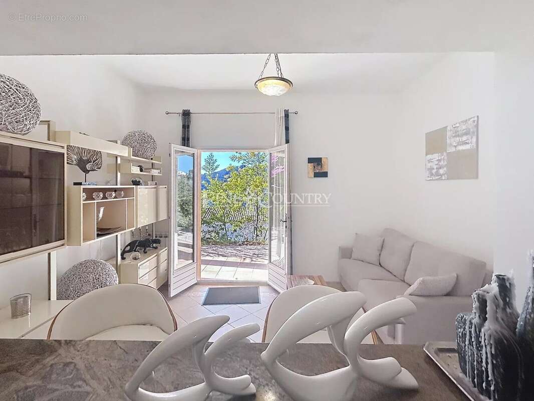 Maison à LES ADRETS-DE-L'ESTEREL