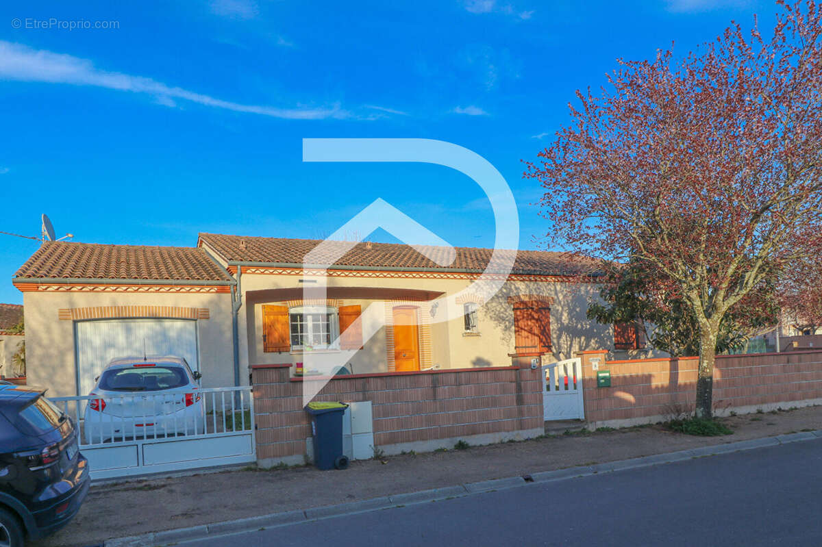 Maison à SAINT-JUERY