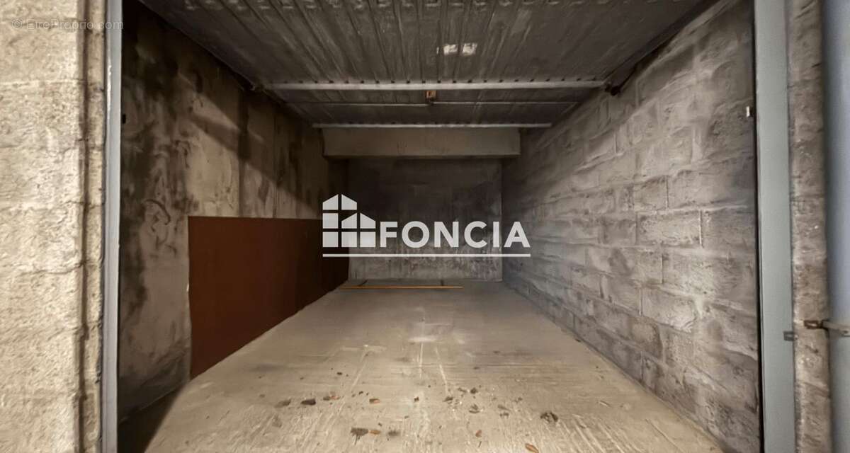 Parking à SAINT-HILAIRE-DE-RIEZ