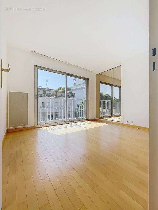 Appartement à NEUILLY-SUR-SEINE