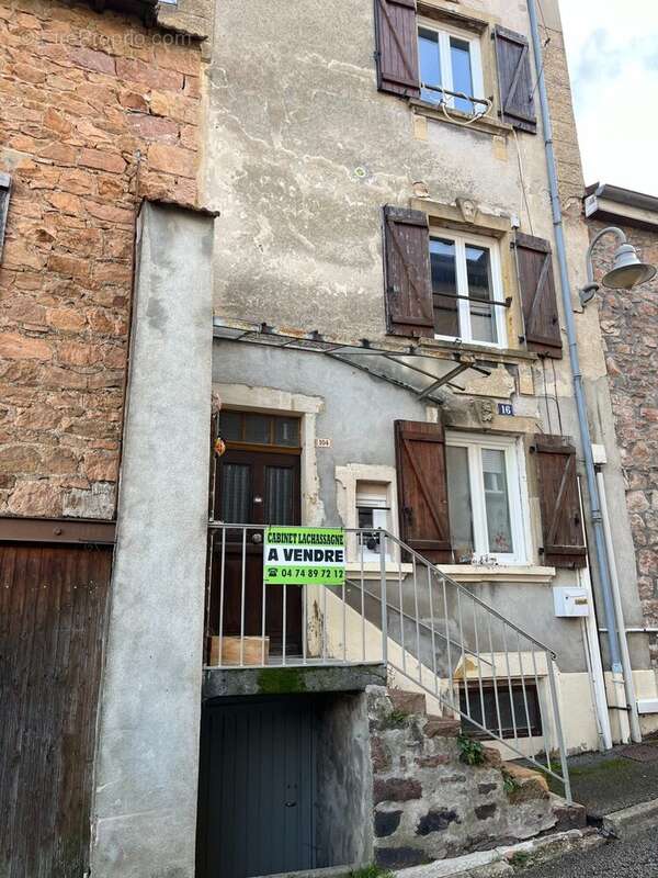 Maison à COURS-LA-VILLE