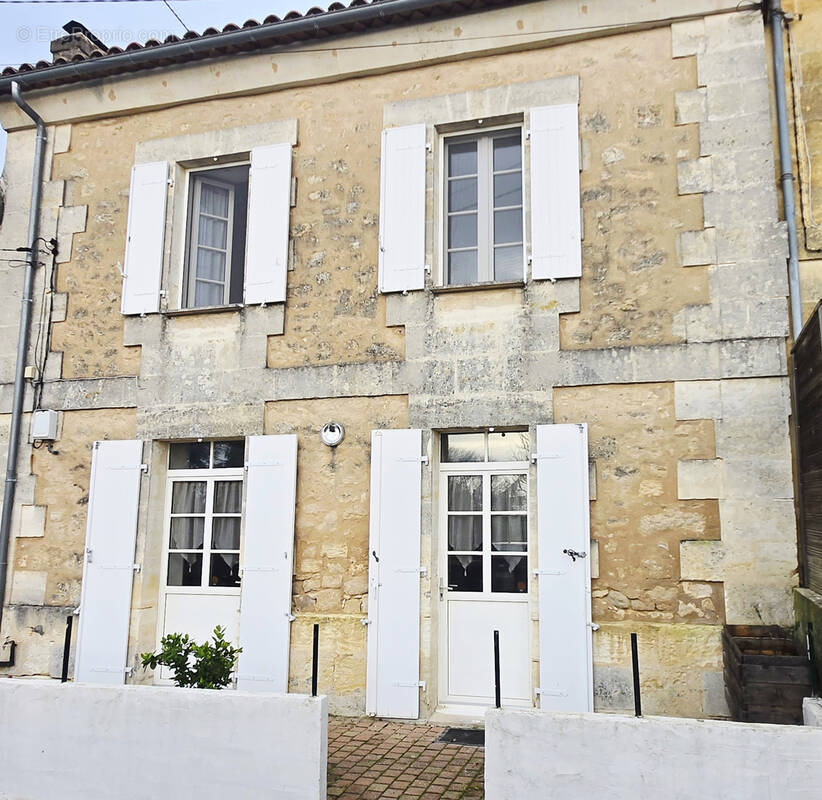 Maison à LA RIVIERE