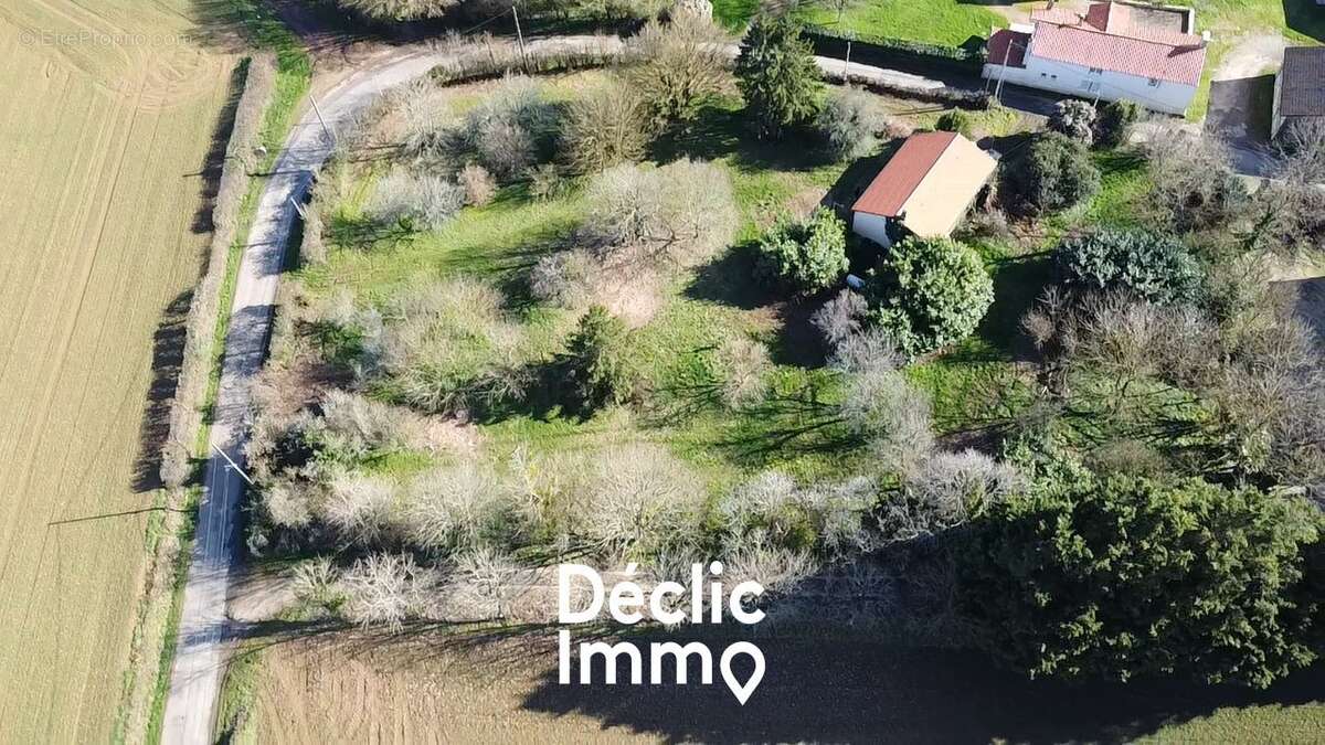 Maison sur sous-sol à rénover  Grand terrain arboré  Aigonnay - photo 11