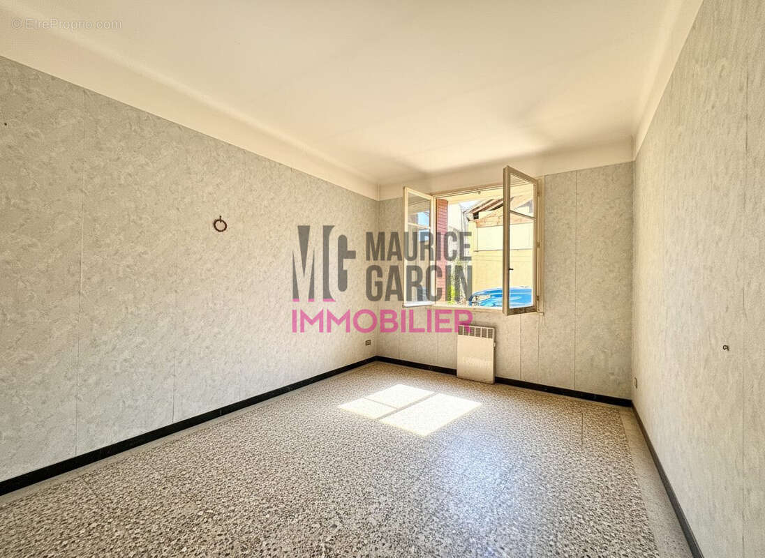 Appartement à PERNES-LES-FONTAINES