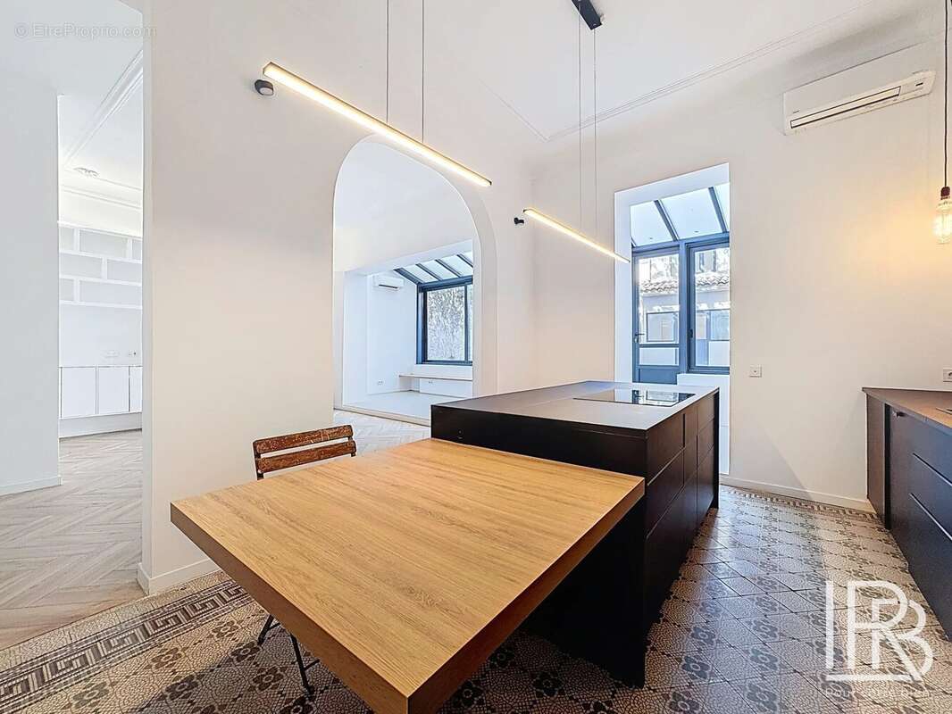 Appartement à MARSEILLE-1E