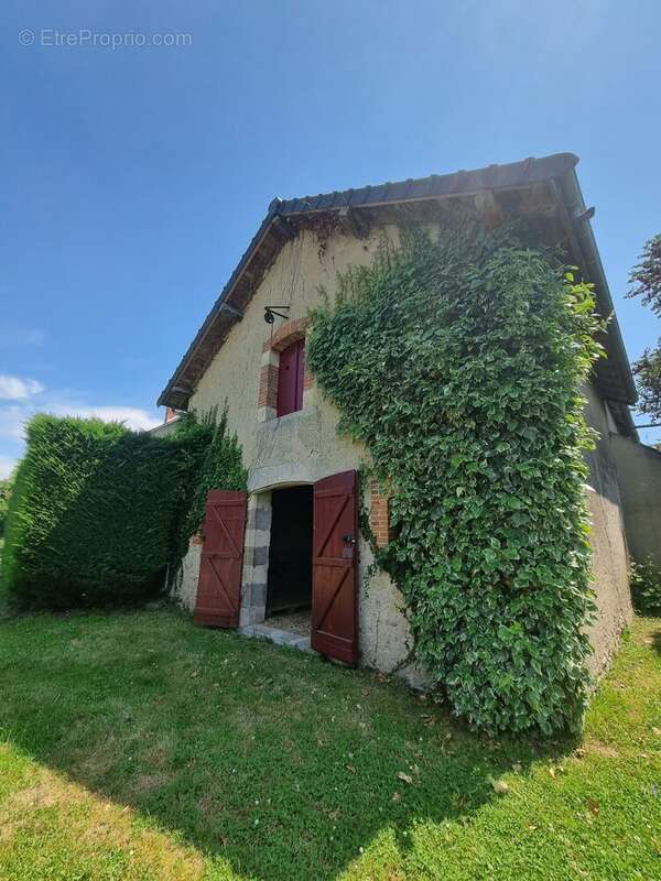 Autre à SAINT-PIERRE-LE-MOUTIER