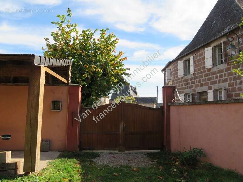 Maison à VARS-SUR-ROSEIX