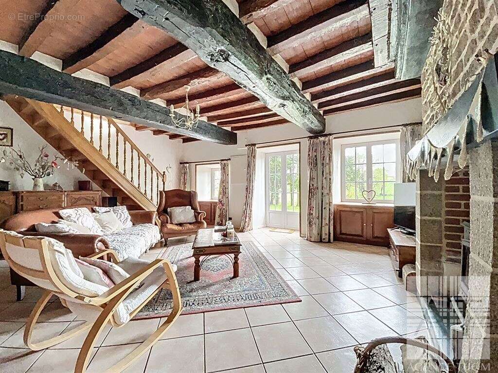 Maison à COUESMES-VAUCE