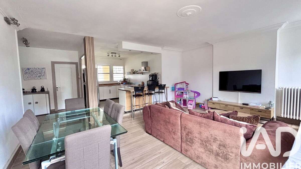 Appartement 85 m² à Saint-Etienne  - photo 4