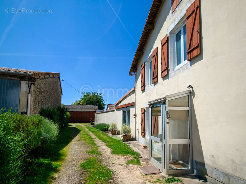 Maison à SAUZE-VAUSSAIS