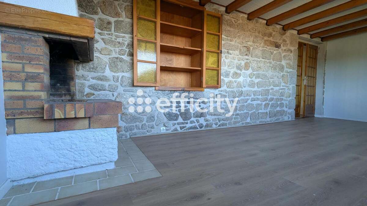 Maison à SAINT-REMY-SUR-DUROLLE