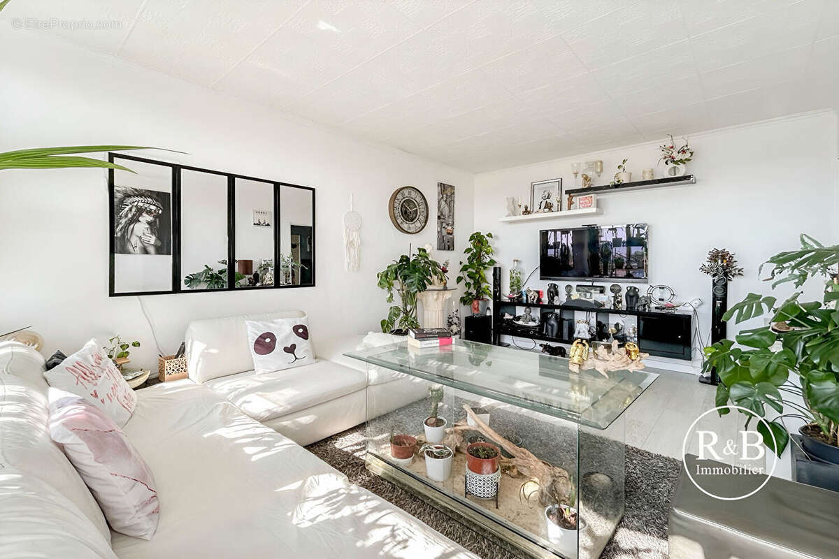 Appartement à LES CLAYES-SOUS-BOIS