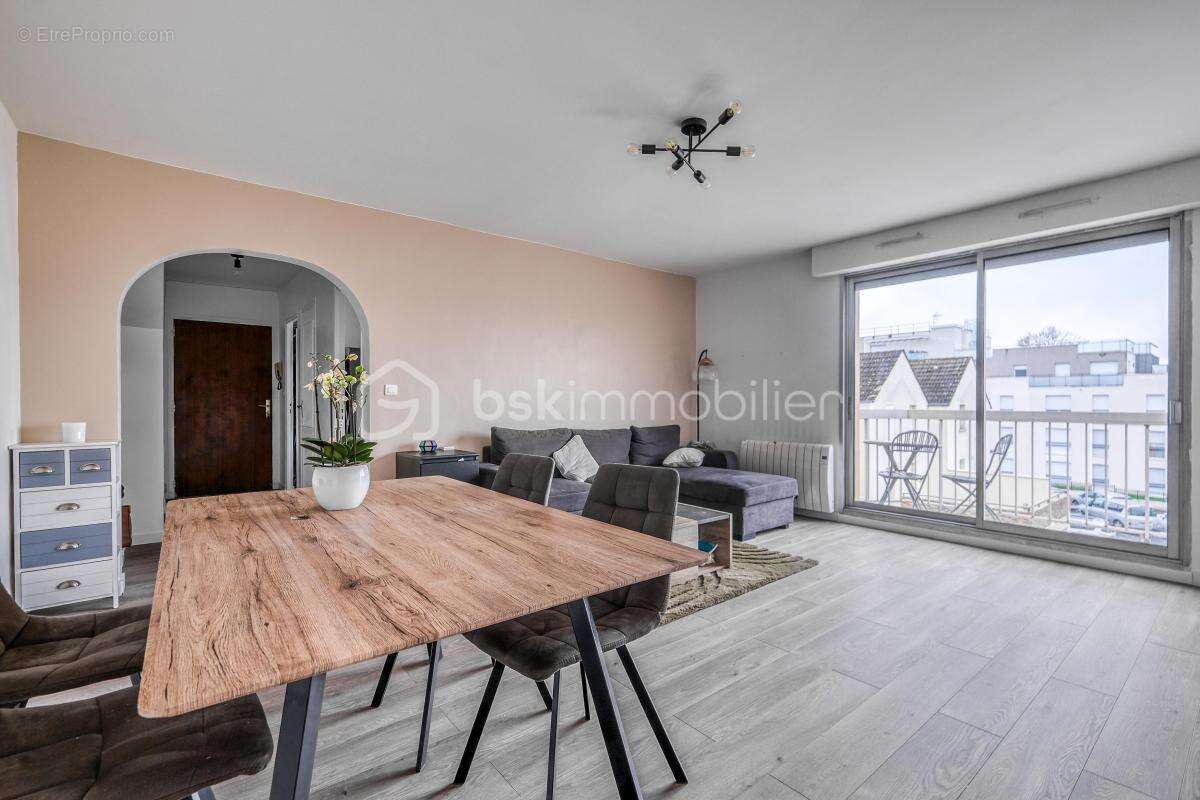 Appartement à SAINT-THIBAULT-DES-VIGNES
