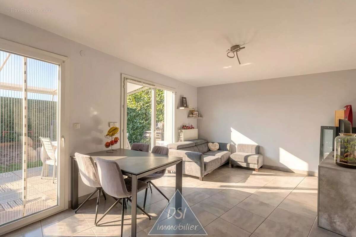Appartement à TRAMOYES