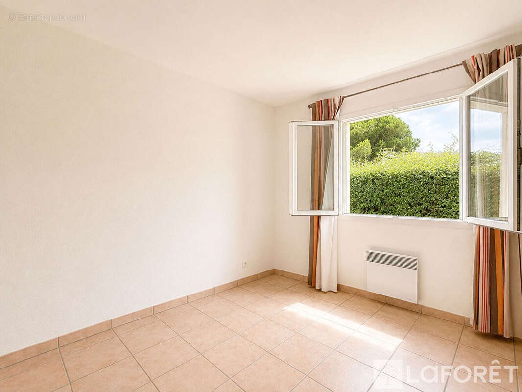 Pavillon 95m² avec Garage et Piscine - photo 11