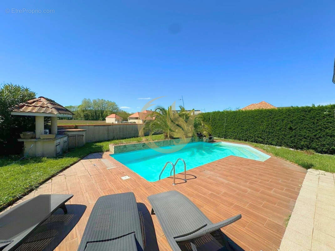 Maison 144 m² à Siros  - photo 4