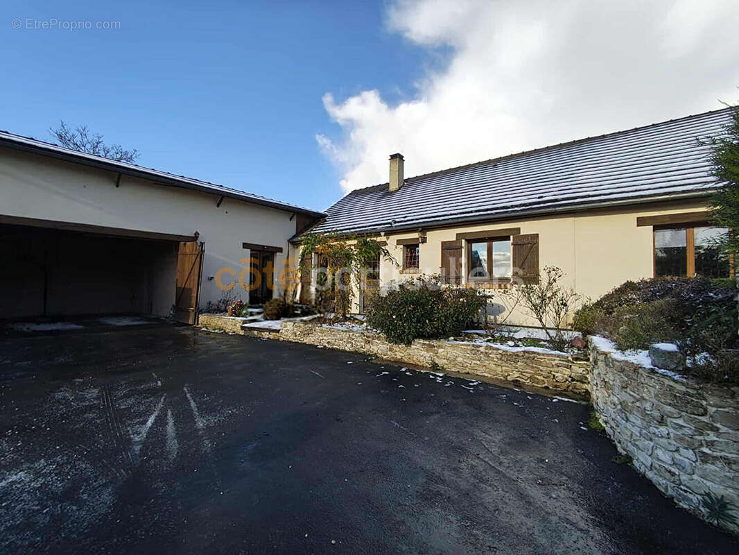 Maison à LA HOUBLONNIERE