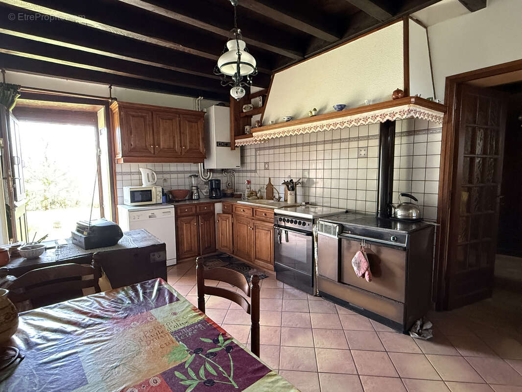 Maison à SAINT-PRIEST-LA-MARCHE