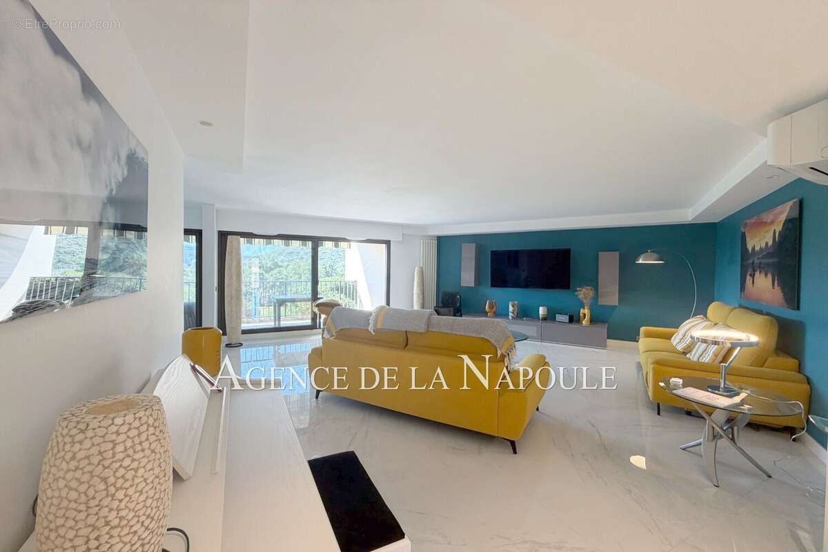 Appartement à MANDELIEU-LA-NAPOULE