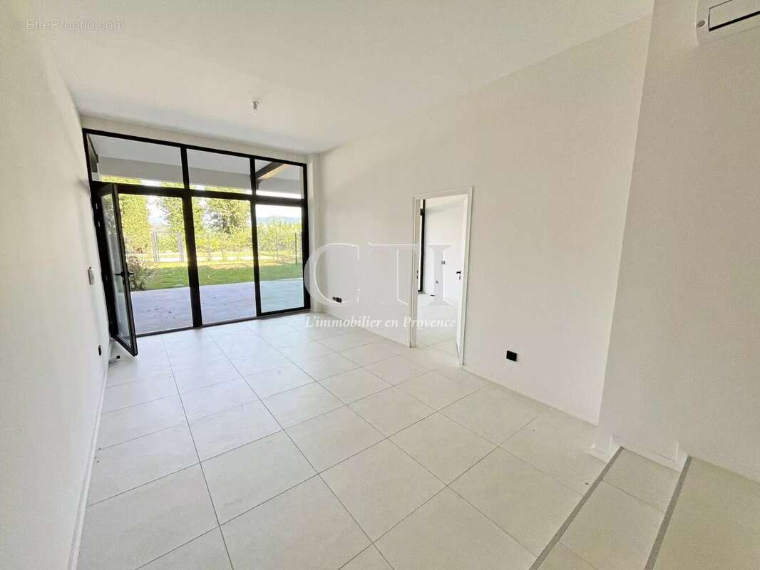 Appartement T3 70.80 m² Résidence "Les Terrasses du château" - photo 2
