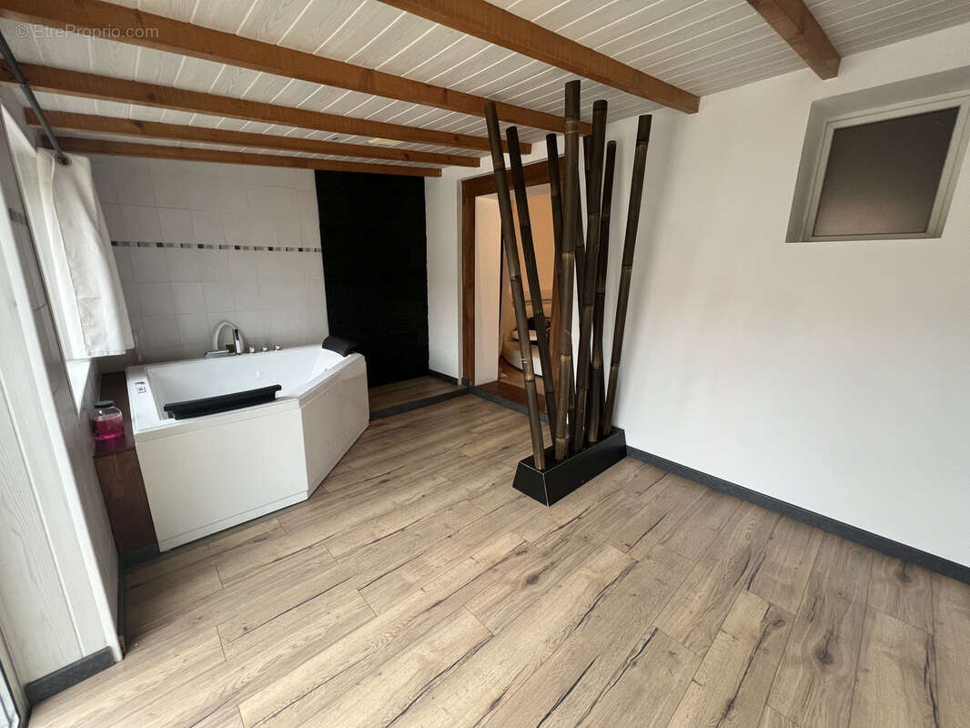 Maison à MONTAIGUT-SUR-SAVE