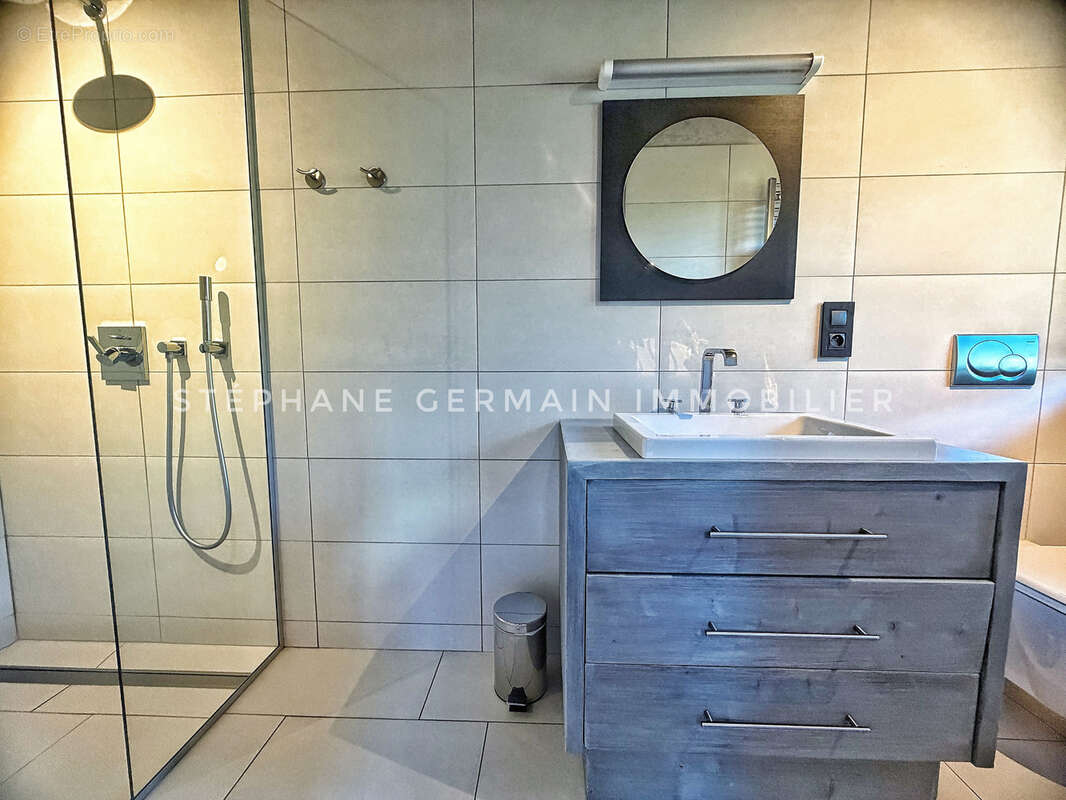 Maison à DEMI-QUARTIER