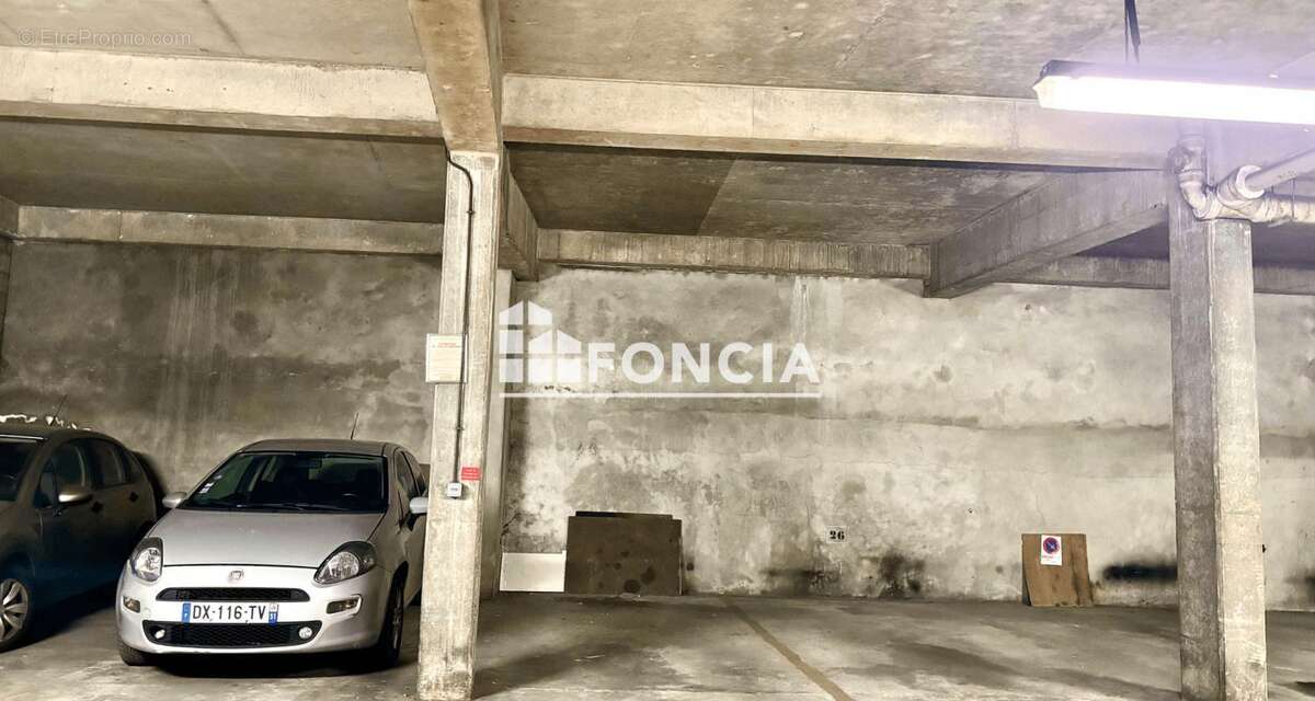 Parking à PARIS-14E