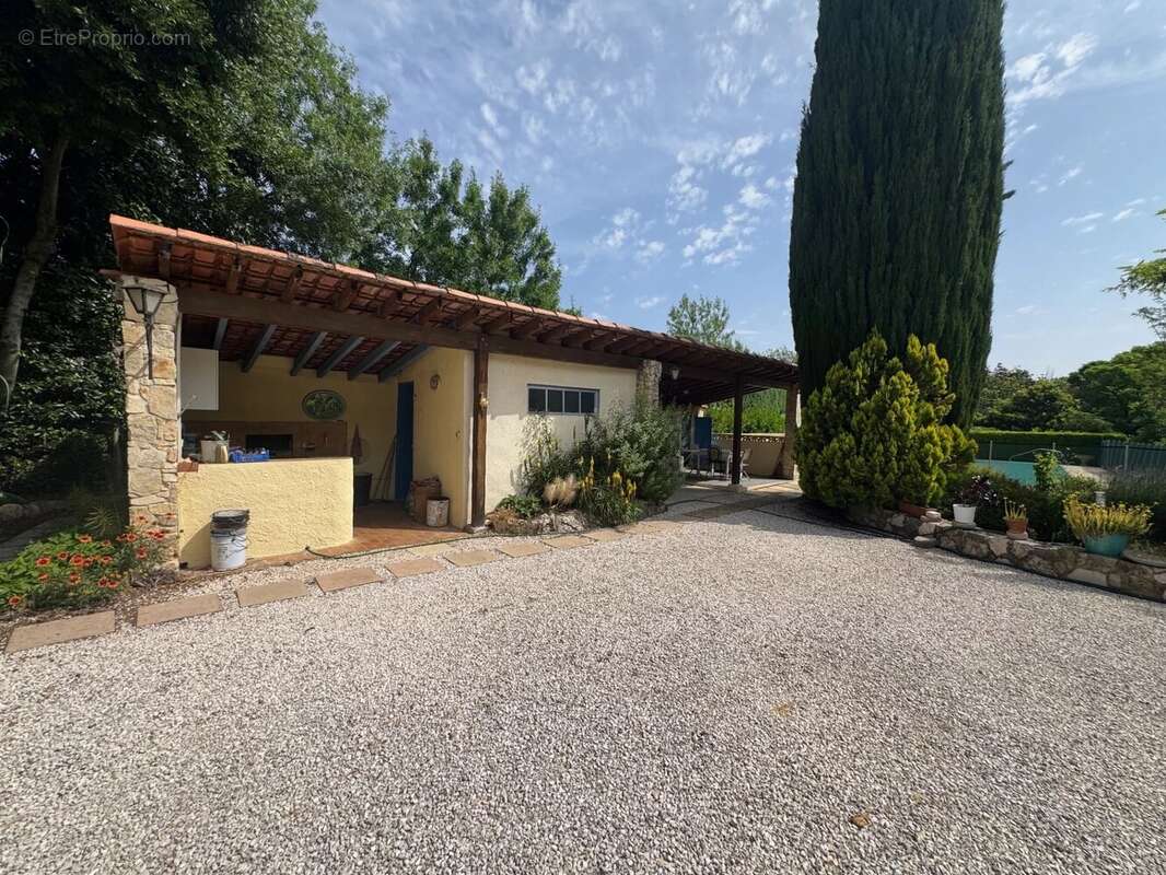 Maison à BESSE-SUR-ISSOLE