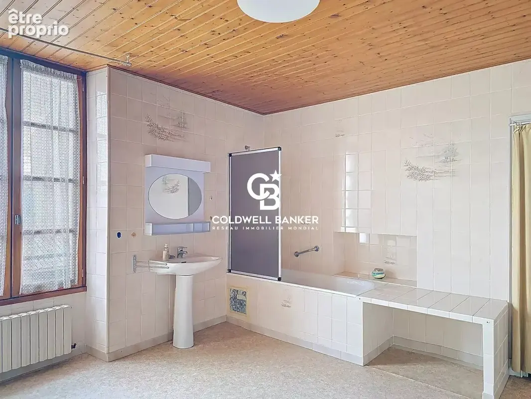 Maison de ville, joli potentiel avec jardin, garage, atelier à Luçon - photo 9