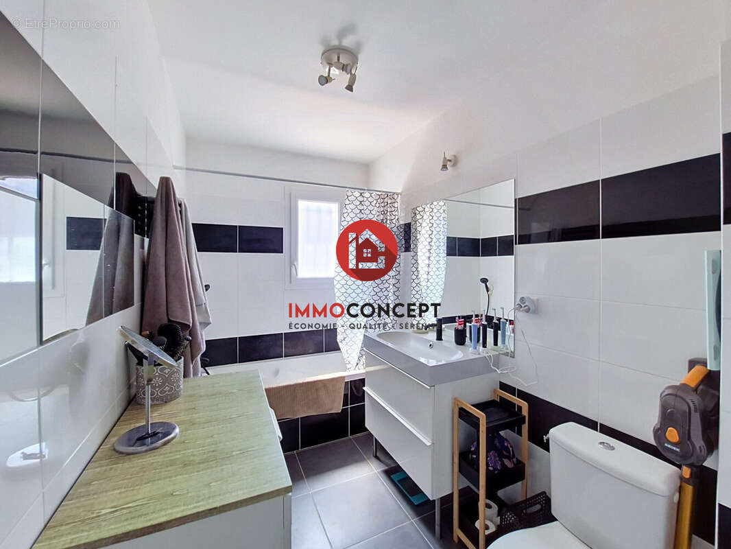 Maison 84 m² à Montfaucon  - photo 7